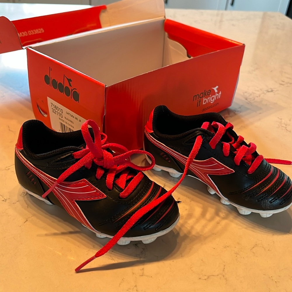 Diadora little kids sports cleats